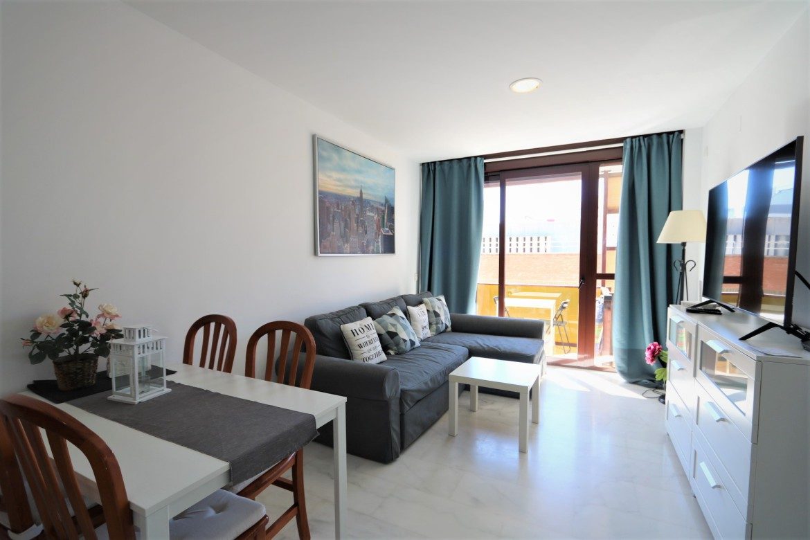 Modern 2 bedroom south-west facing apartment in central Fuengirola