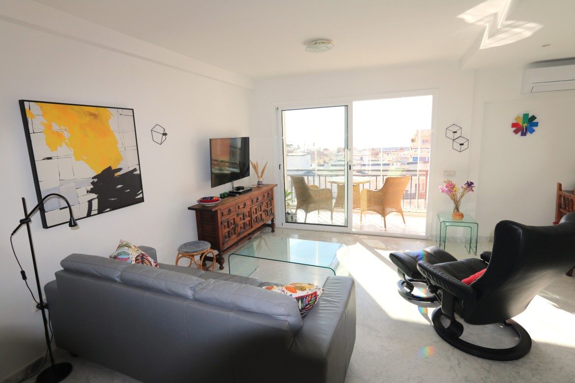 Top floor apartment with a sea view
