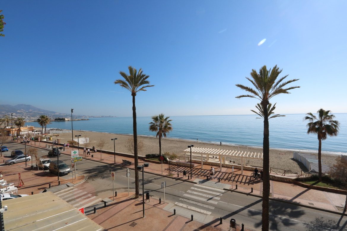 Beach front apartment in Fuengirola