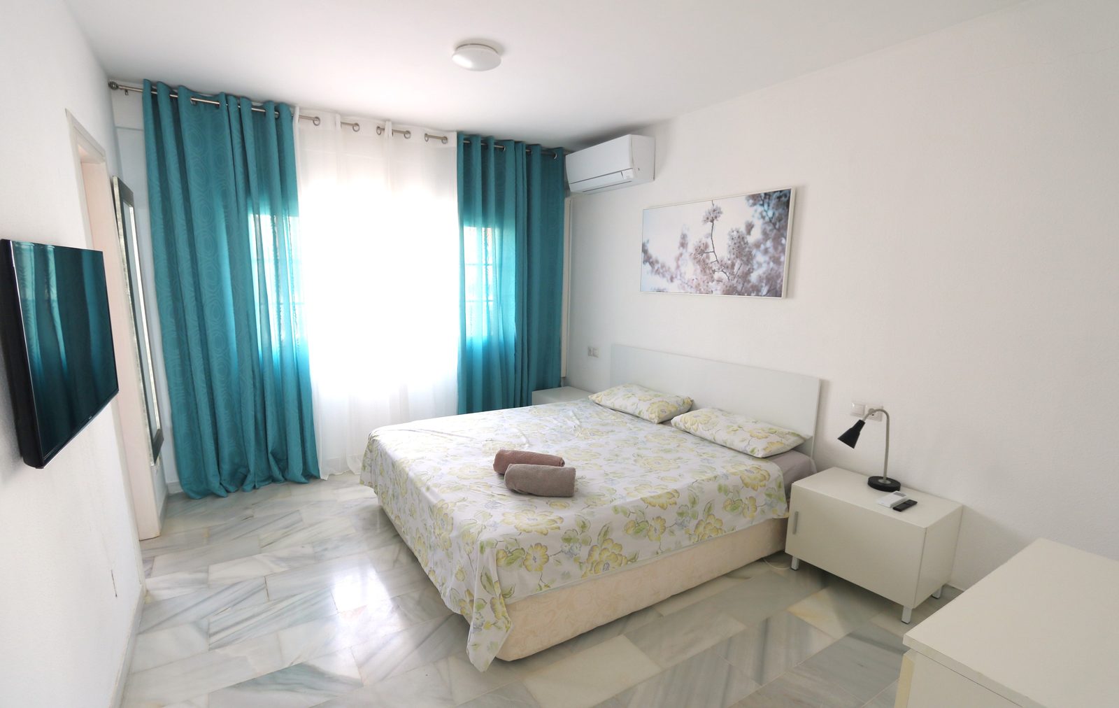 Beachfront Apartment with Sea Views & Private Parking – Fuengirola