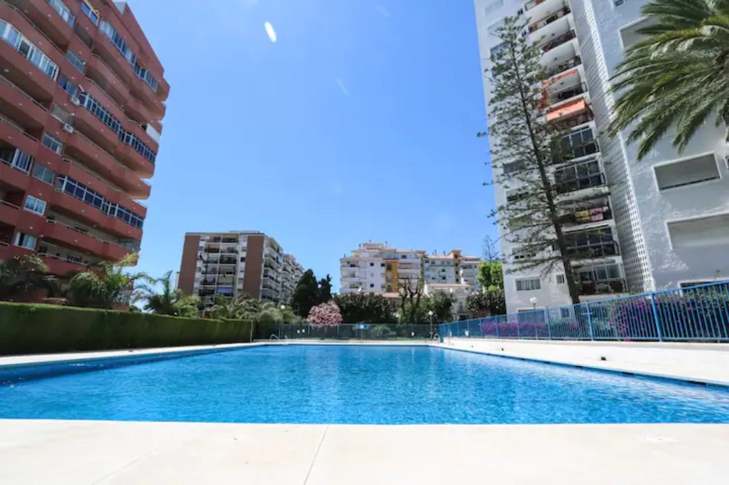 Spacious 3-Bedroom Apartment with Sea Views, Pool & Terrace – Los Boliches, Fuengirola