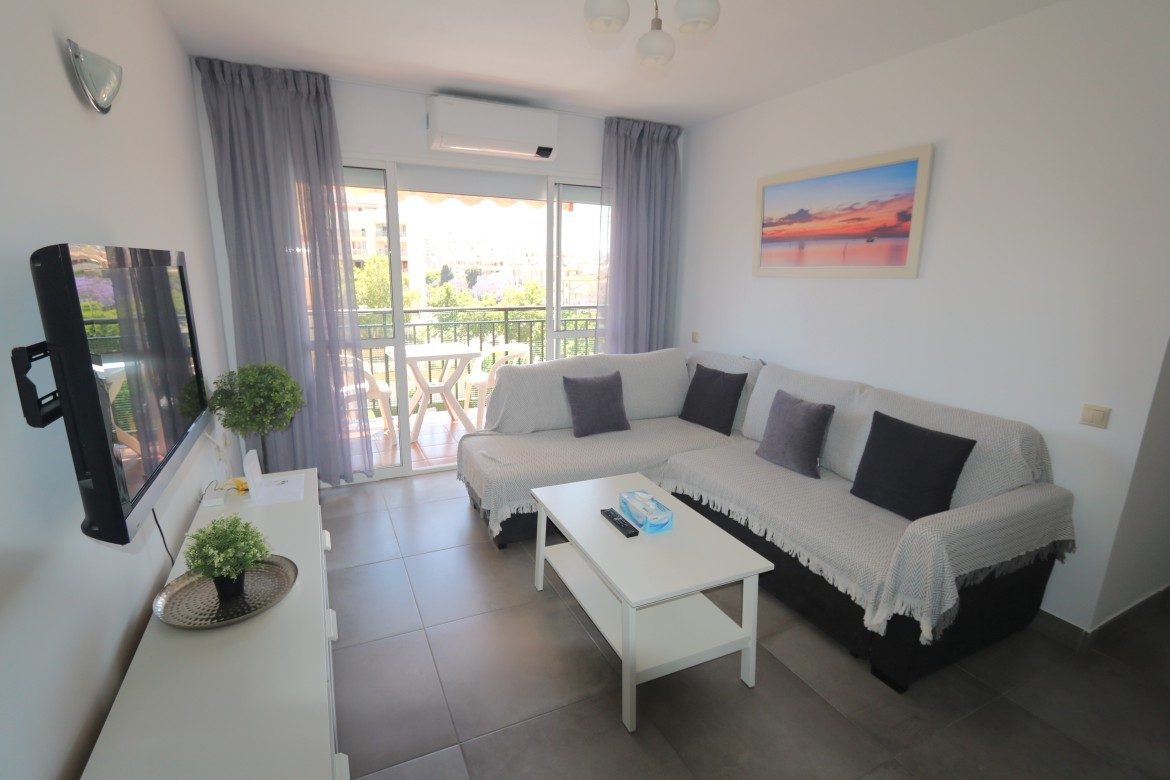 Sunny 3-bedroom apartment near Fuengirola Center and beach